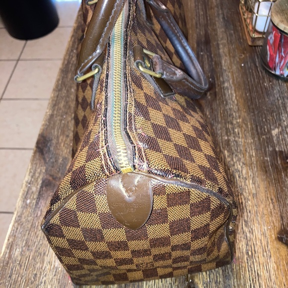 Louis Vuitton purse damaged - Picture 4 of 4